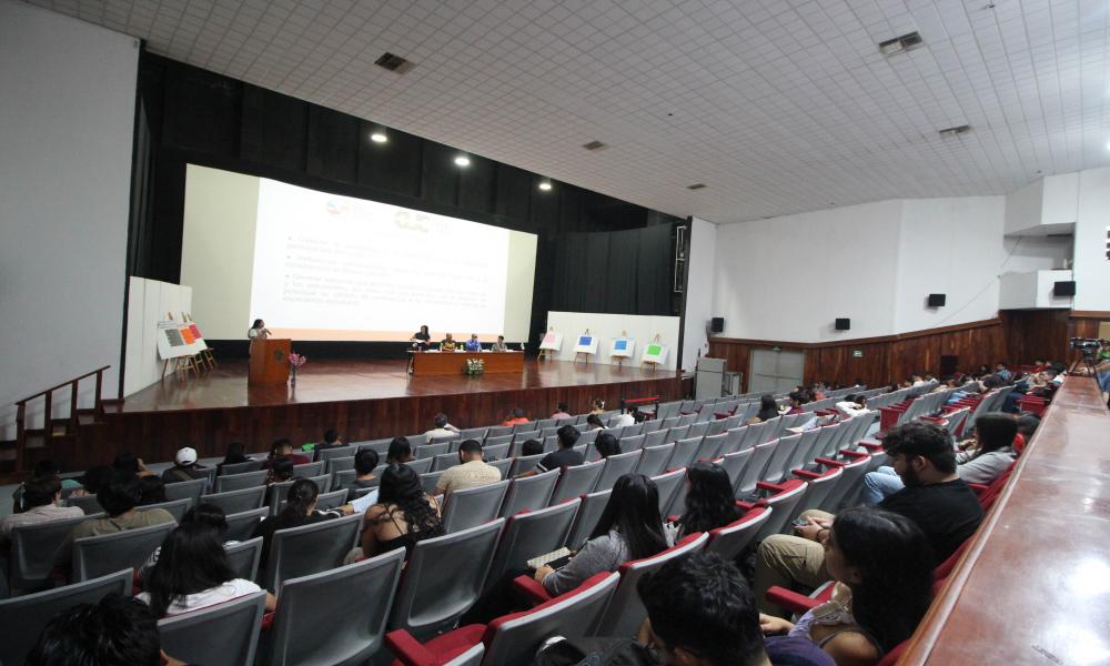 Se desarrolla con éxito el primer curso “Clase de Análisis de Problemas Globales del Siglo XXI”