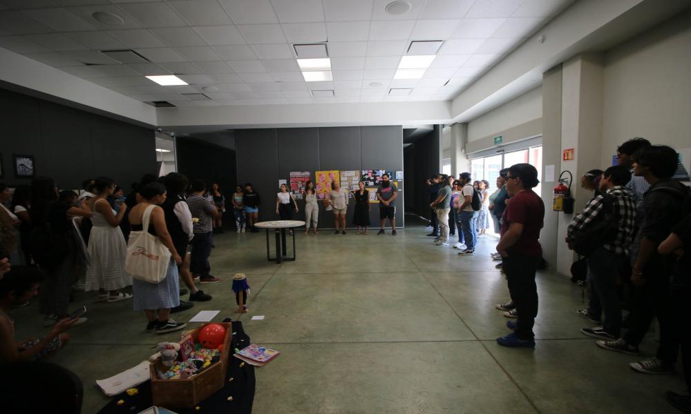 Se erige CUCosta en galería para la exposición de obras de egresados y estudiantes
