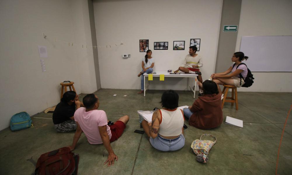 Se erige CUCosta en galería para la exposición de obras de egresados y estudiantes