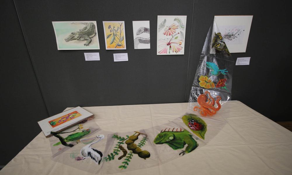 Se erige CUCosta en galería para la exposición de obras de egresados y estudiantes