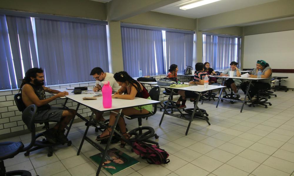 Se erige CUCosta en galería para la exposición de obras de egresados y estudiantes