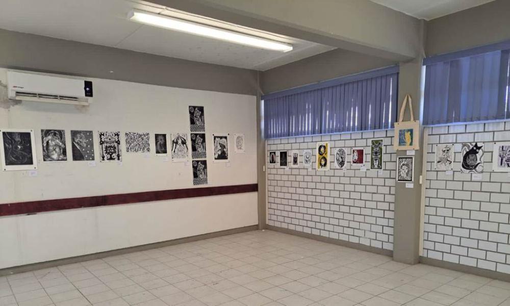 Se erige CUCosta en galería para la exposición de obras de egresados y estudiantes