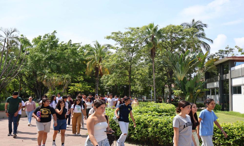 Activa participación de comunidad CUCosta en el simulacro