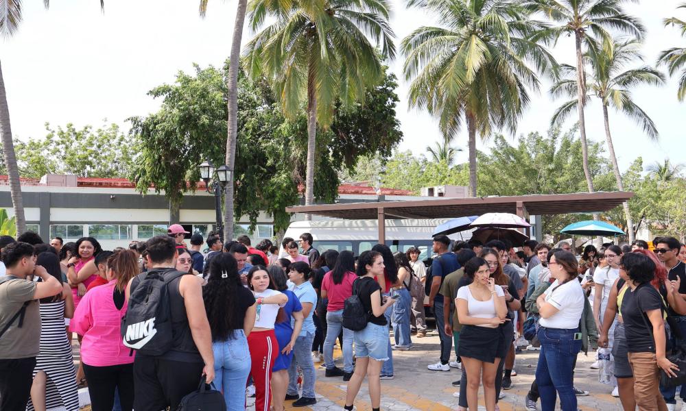 Activa participación de comunidad CUCosta en el simulacro