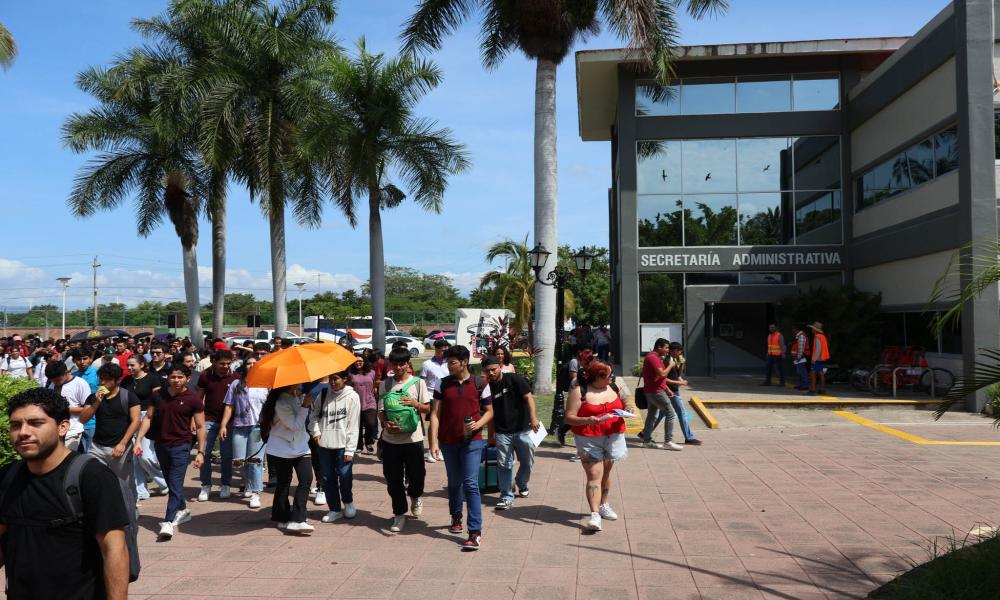 Activa participación de comunidad CUCosta en el simulacro