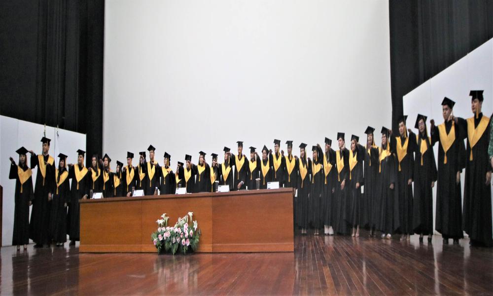 Se titulan 32 egresados de la L Generación de la Lic. en Abogado del CUCosta