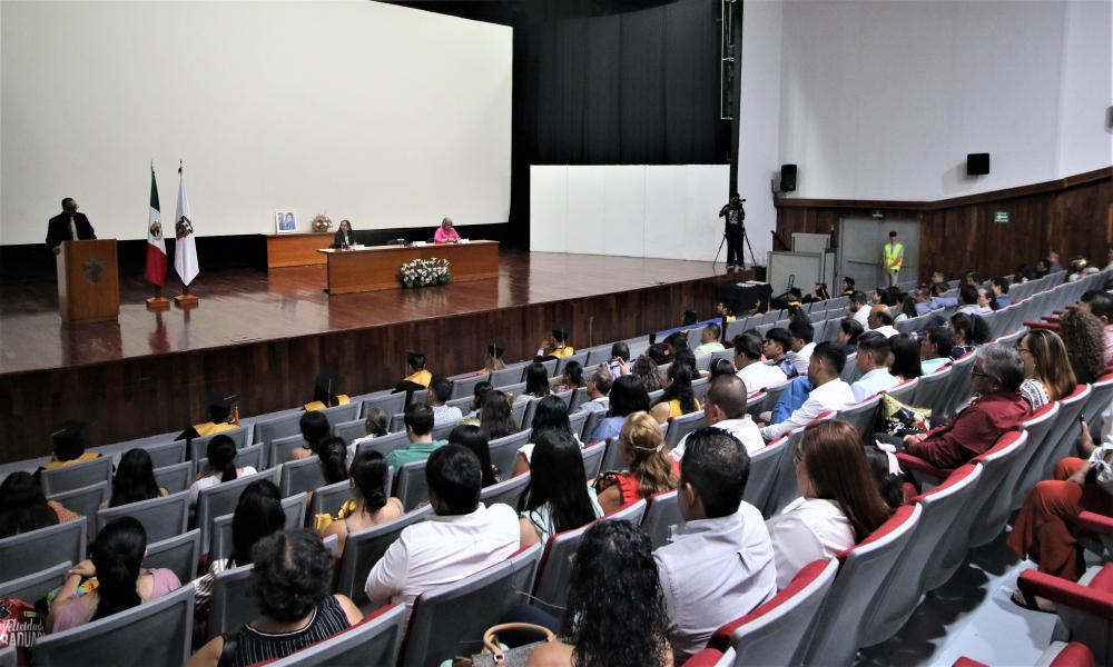 Se titulan 14 egresados de la XLIX Generación Abogados “Mtra. María Elena Sandoval”