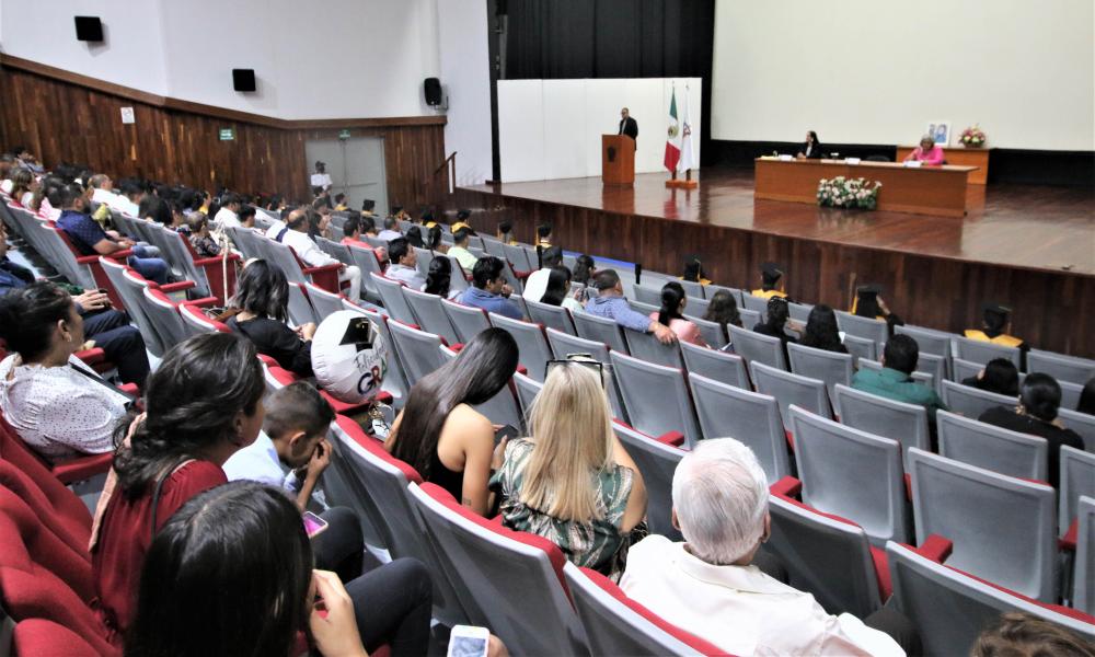 Se titulan 14 egresados de la XLIX Generación Abogados “Mtra. María Elena Sandoval”