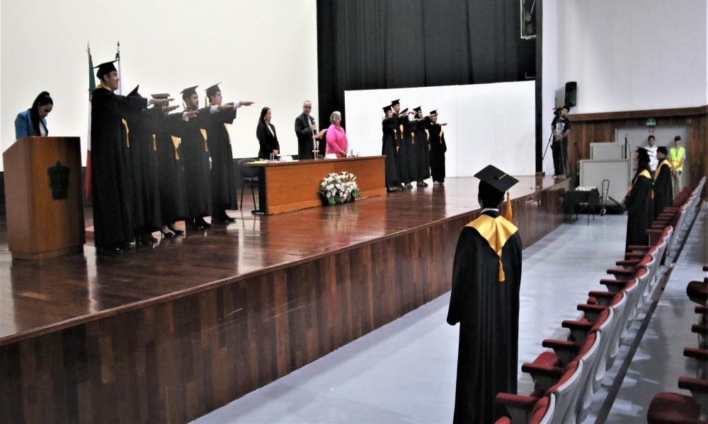 Se titulan 14 egresados de la XLIX Generación Abogados “Mtra. María Elena Sandoval”