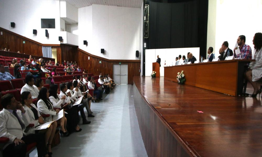 Egresa Primera Generación de Especialidades Médicas en CUCosta