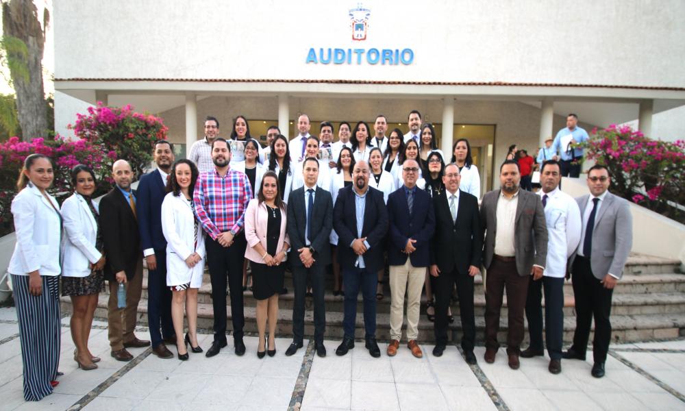 Egresa Primera Generación de Especialidades Médicas en CUCosta