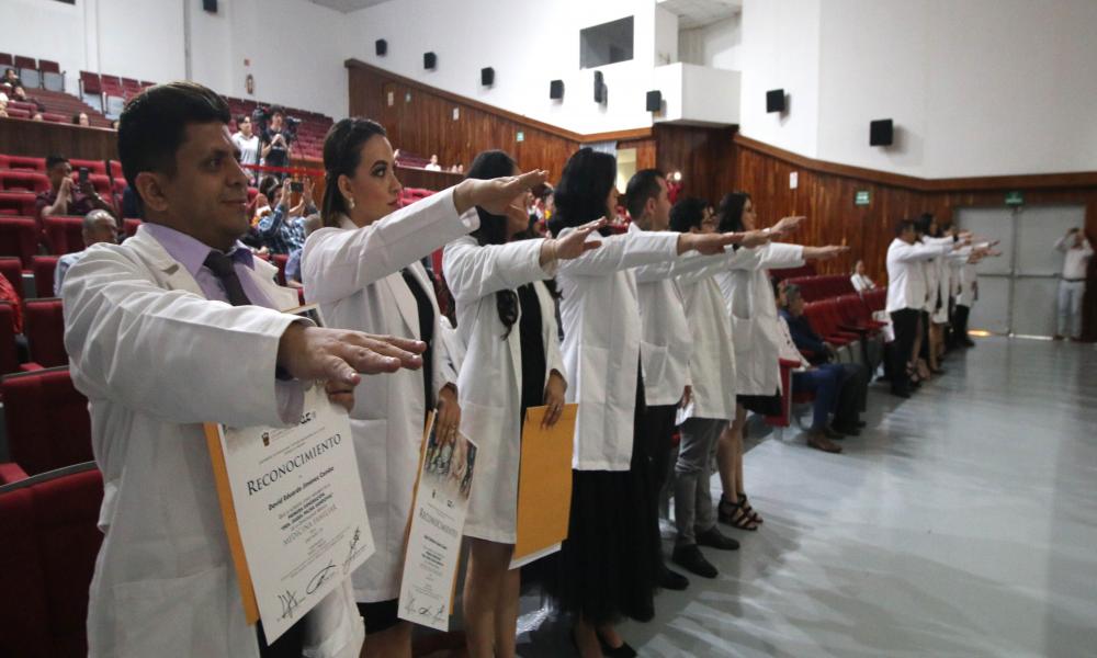 Egresa Primera Generación de Especialidades Médicas en CUCosta