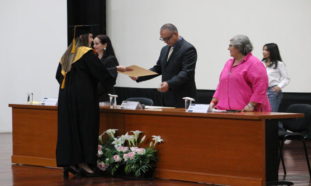 Se titulan 14 egresados de la XLIX Generación Abogados “Mtra. María Elena Sandoval”