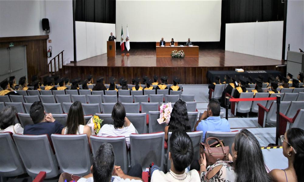 Se titula el 97% de los egresados de la LI Generación de la carrera en Administración “Mtra. Claudia Gauthiez González”