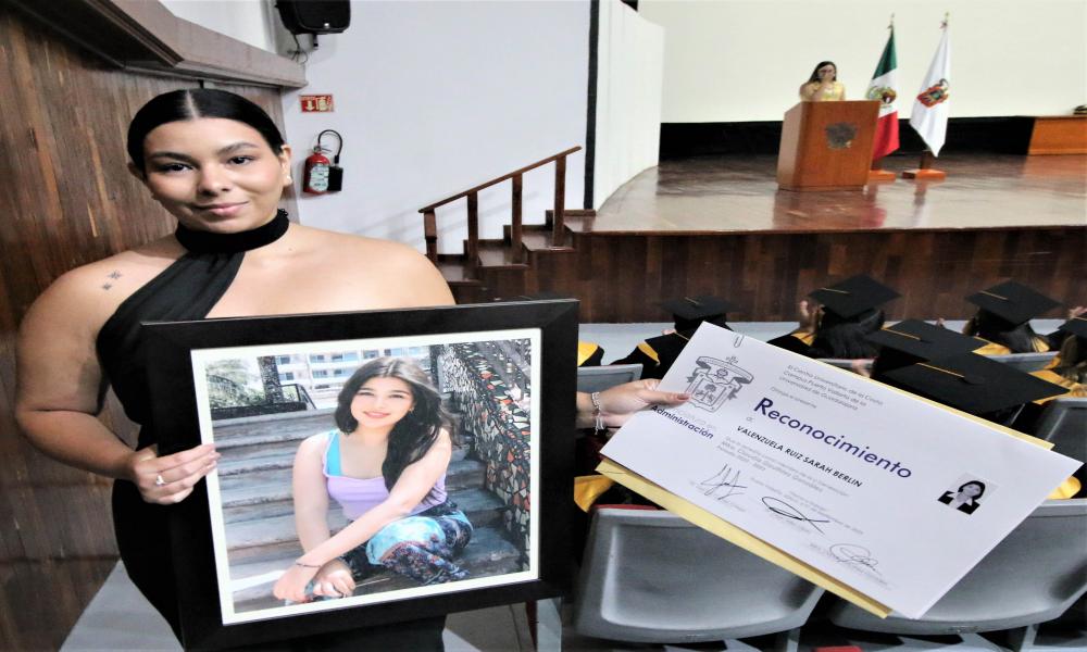 Se titula el 97% de los egresados de la LI Generación de la carrera en Administración “Mtra. Claudia Gauthiez González”