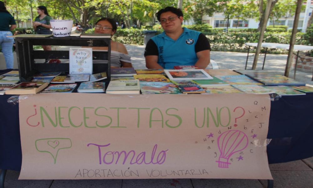 Conmemora CUCosta el Día Internacional del Libro con la lectura de antología poética “Andanzas”