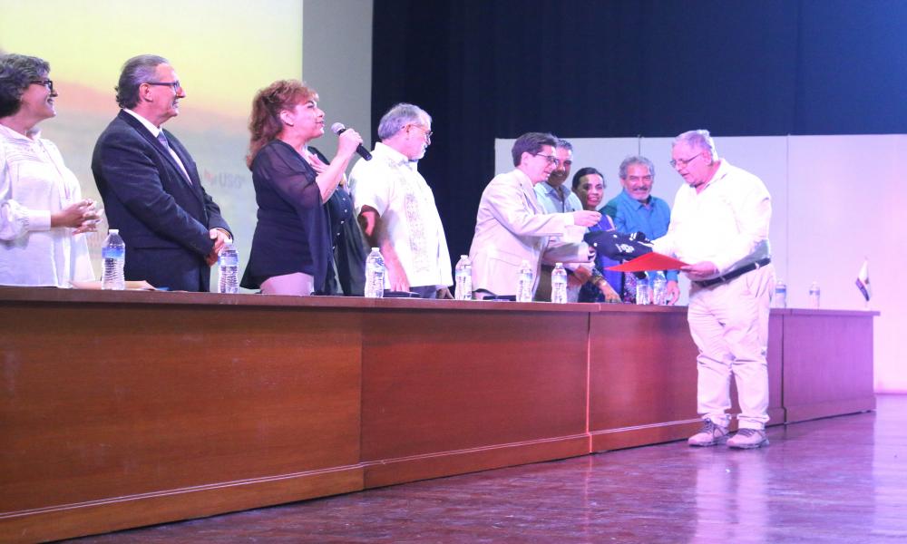 Distinguen al Arq. José Ángel Méndez Dosal, profesor de CUCosta como “Catedrático ASINEA 2023”