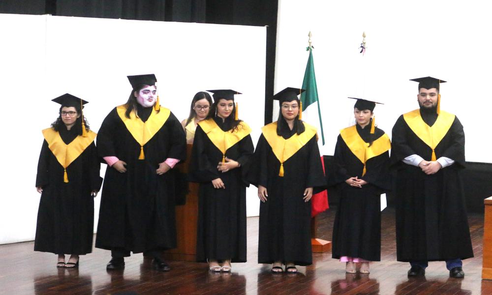 Se realiza acto académico de las carreras Artes Visuales para la Expresión Fotográfica; para la Expresión Plástica y Diseño para la Comunicación Gráfica