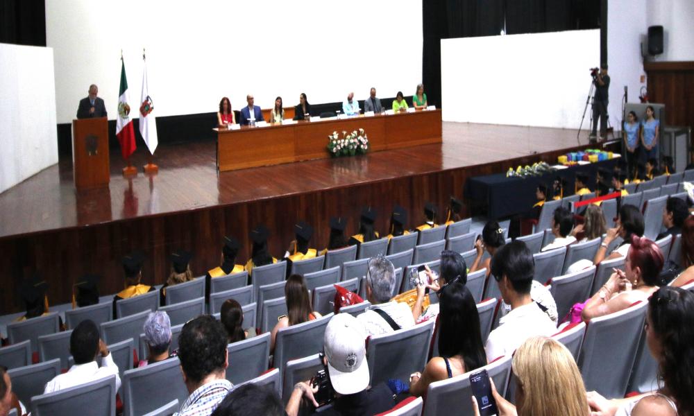 Se realiza acto académico de las carreras Artes Visuales para la Expresión Fotográfica; para la Expresión Plástica y Diseño para la Comunicación Gráfica