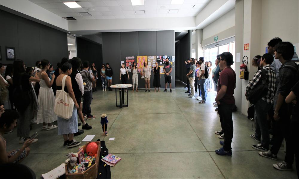 Se erige CUCosta en galería para la exposición de obras de egresados y estudiantes