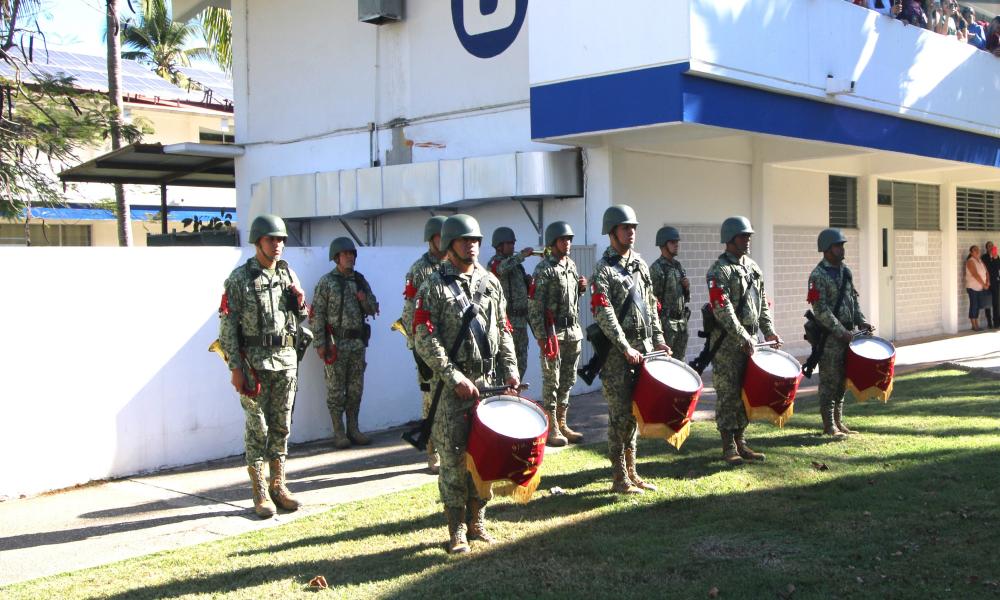 Universitarios del CUCosta conmemoran el Día de la Bandera