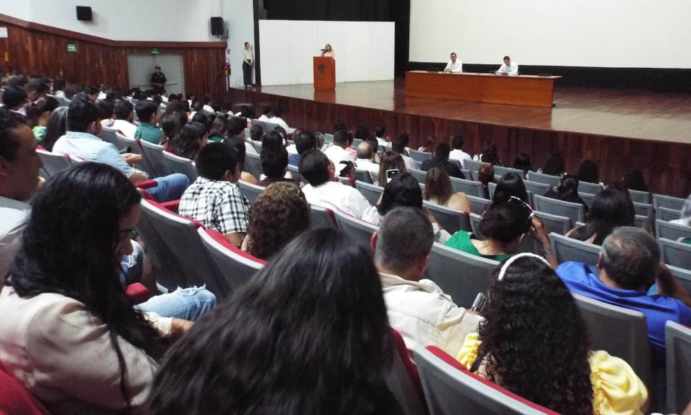 Emotiva ceremonia de “Imposición de Batas” a estudiantes de Medicina