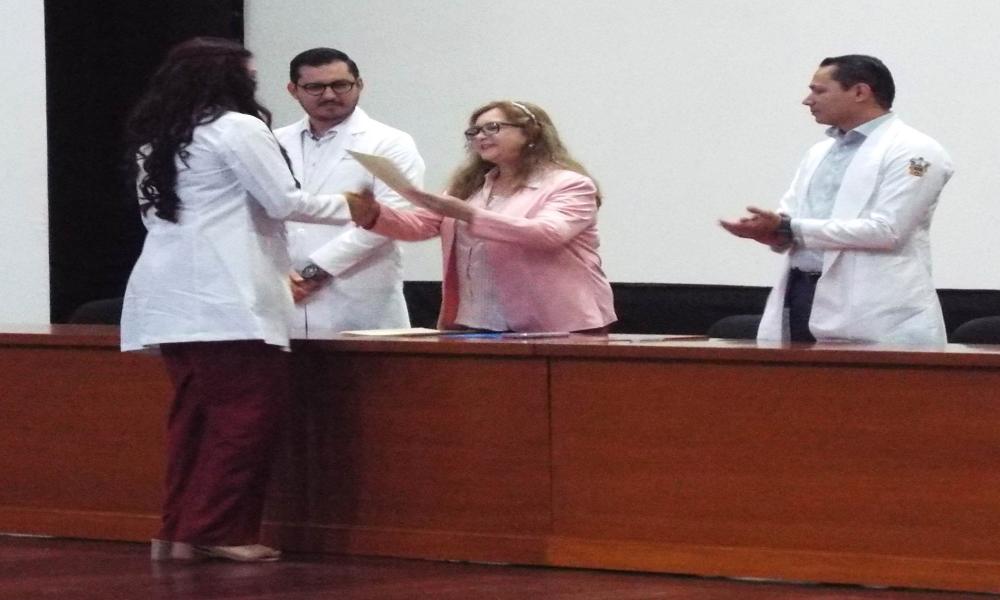 Emotiva ceremonia de “Imposición de Batas” a estudiantes de Medicina