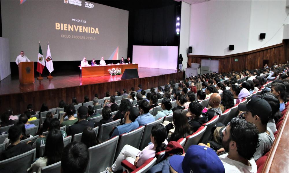 Autoridades universitarias dan la bienvenida al alumnado de nuevo ingreso en CUCosta