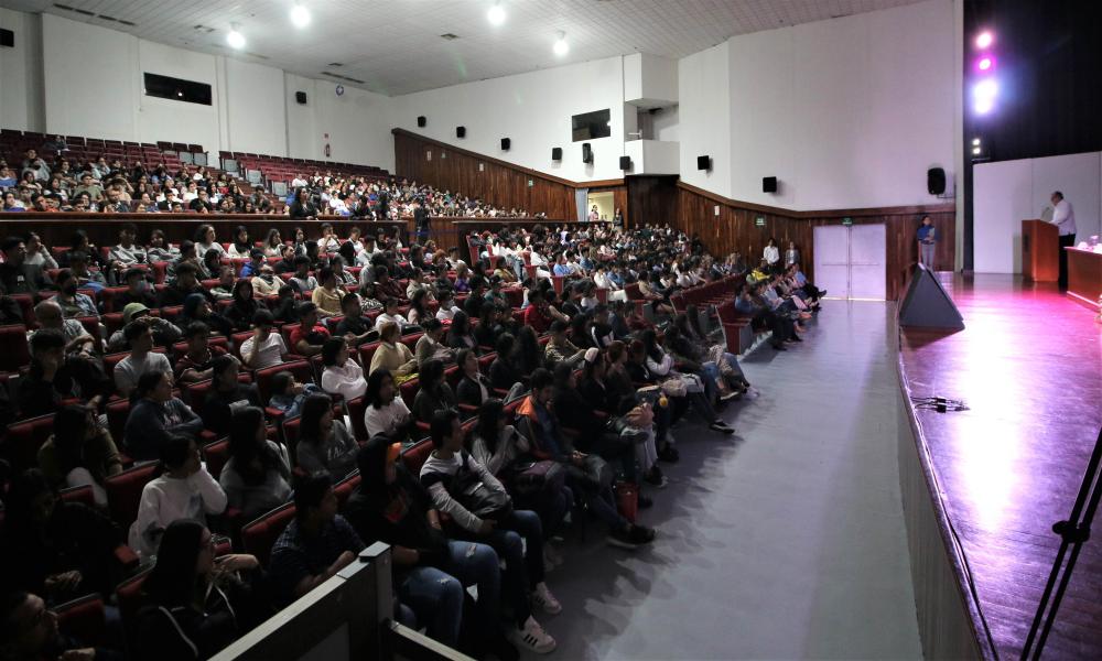 Autoridades universitarias dan la bienvenida al alumnado de nuevo ingreso en CUCosta