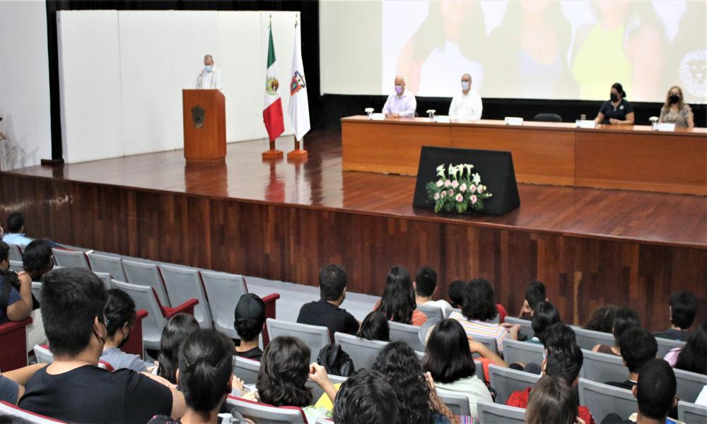 Invita Rector del CUCosta a cumplir metas y aspiraciones en un ambiente de paz