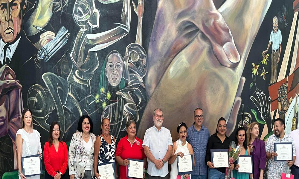 Distinguen con reconocimientos al personal administrativo con 20 y 25 años de servicio en CUCosta