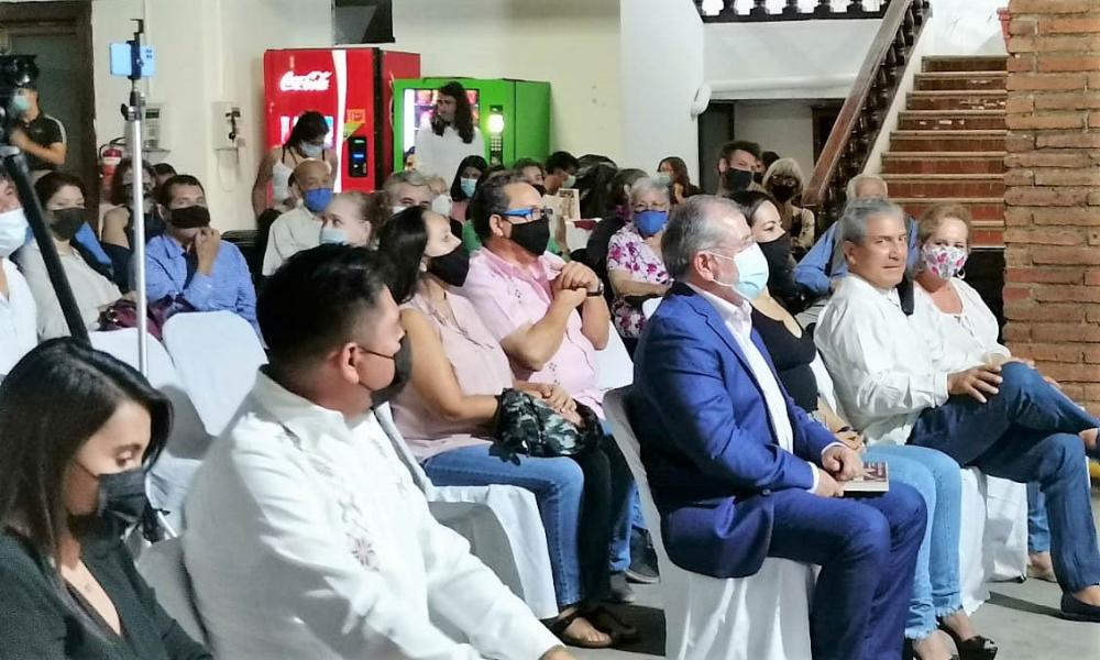 Aporta CUCosta a la riqueza cultura local con la edición de la novela “El Círculo y la Espira”