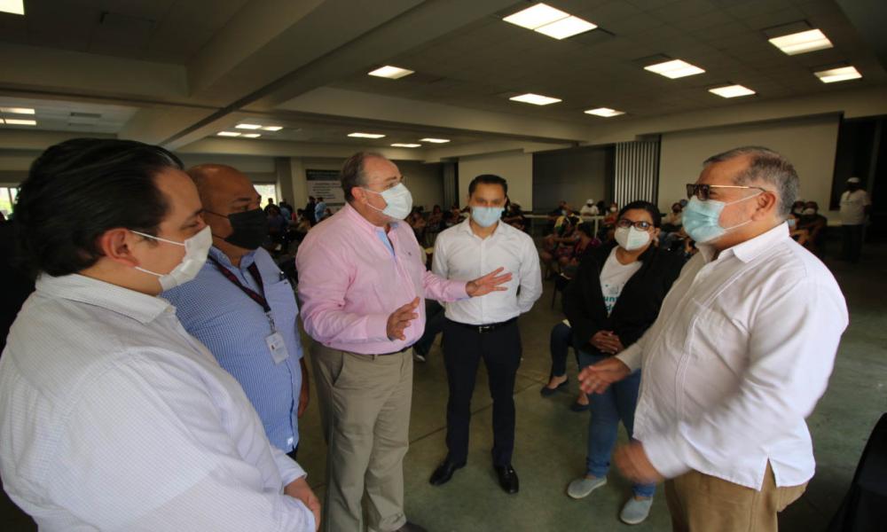 Constata Secretario de Salud Jalisco jornada de vacunación en CUCosta