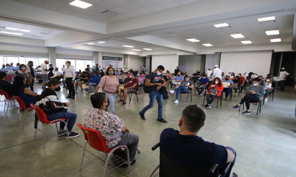 Constata Secretario de Salud Jalisco jornada de vacunación en CUCosta