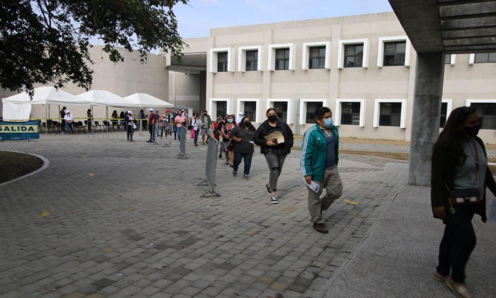 Constata Secretario de Salud Jalisco jornada de vacunación en CUCosta