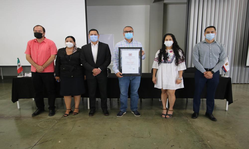 Recibe CUCosta certificación-reconocimiento a la Licenciatura en Cultura Física y Deportes