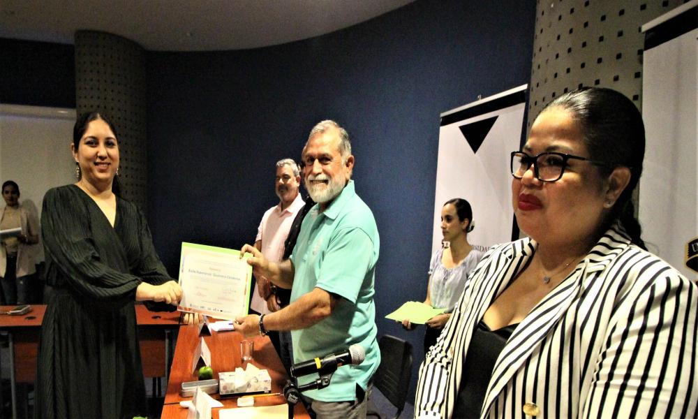 Entregan constancias a participantes del “Diplomado en Construcción de la Paz” en CUCosta