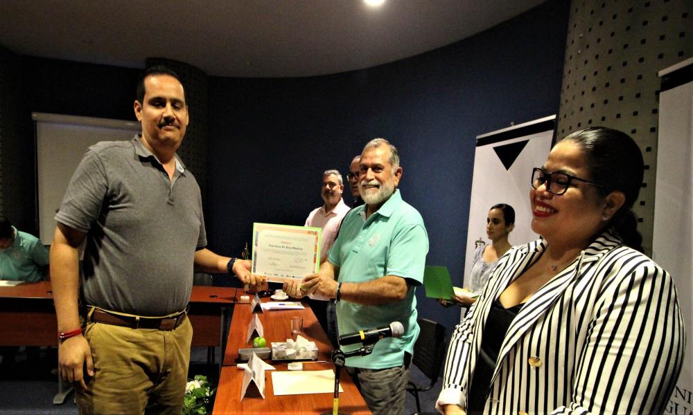 Entregan constancias a participantes del “Diplomado en Construcción de la Paz” en CUCosta