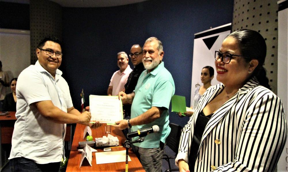 Entregan constancias a participantes del “Diplomado en Construcción de la Paz” en CUCosta