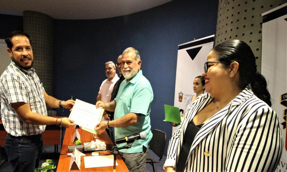 Entregan constancias a participantes del “Diplomado en Construcción de la Paz” en CUCosta
