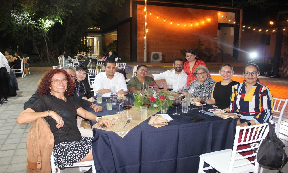 Ofrece Dr. Jorge Téllez López cena de agradecimiento a directivos universitarios