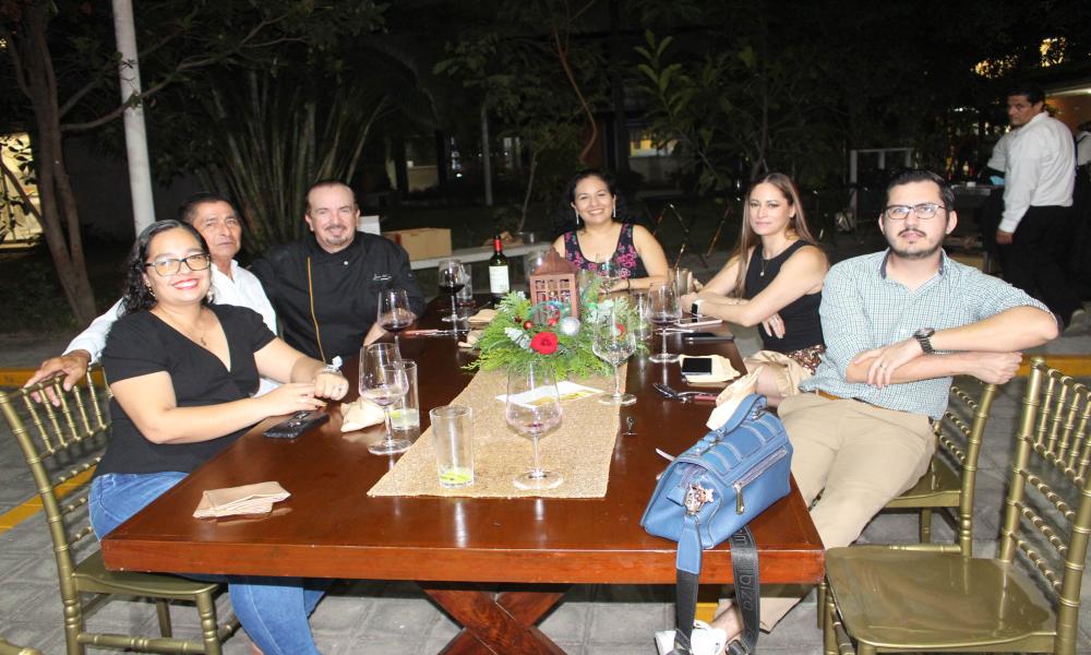 Ofrece Dr. Jorge Téllez López cena de agradecimiento a directivos universitarios