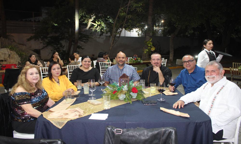 Ofrece Dr. Jorge Téllez López cena de agradecimiento a directivos universitarios