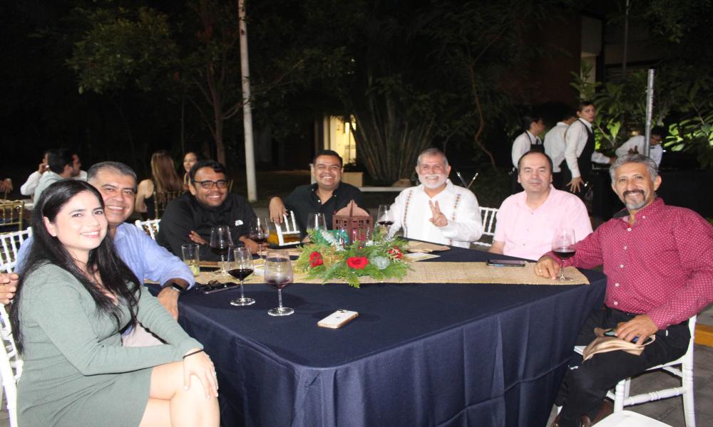 Ofrece Dr. Jorge Téllez López cena de agradecimiento a directivos universitarios