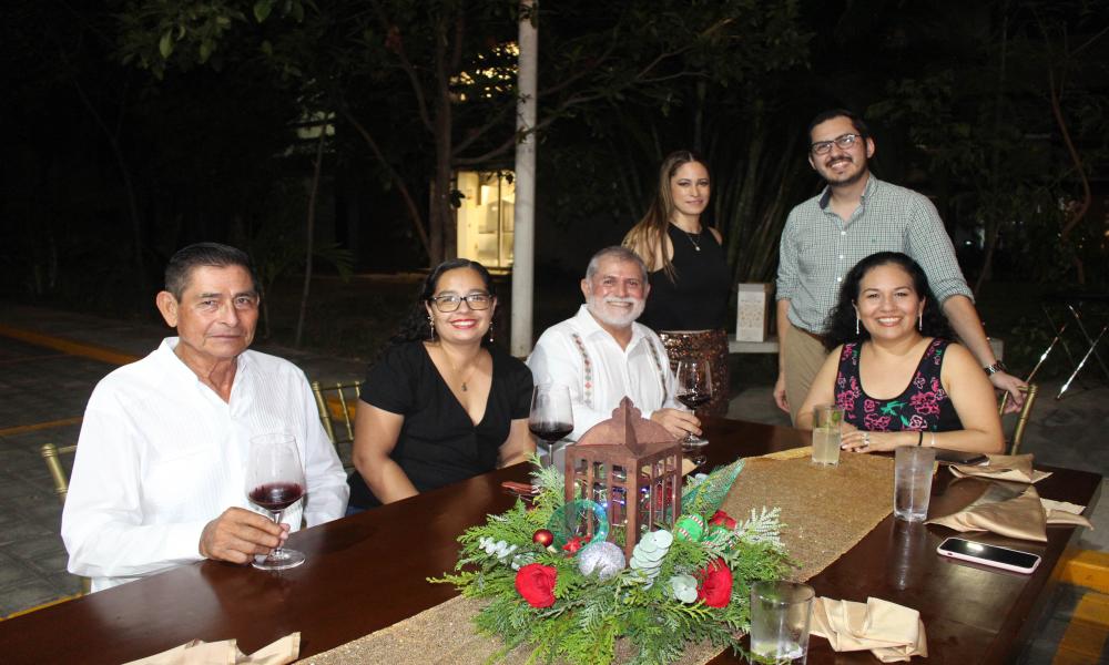 Ofrece Dr. Jorge Téllez López cena de agradecimiento a directivos universitarios