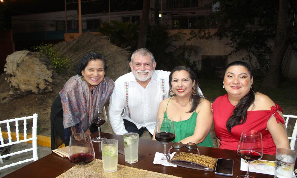 Ofrece Dr. Jorge Téllez López cena de agradecimiento a directivos universitarios