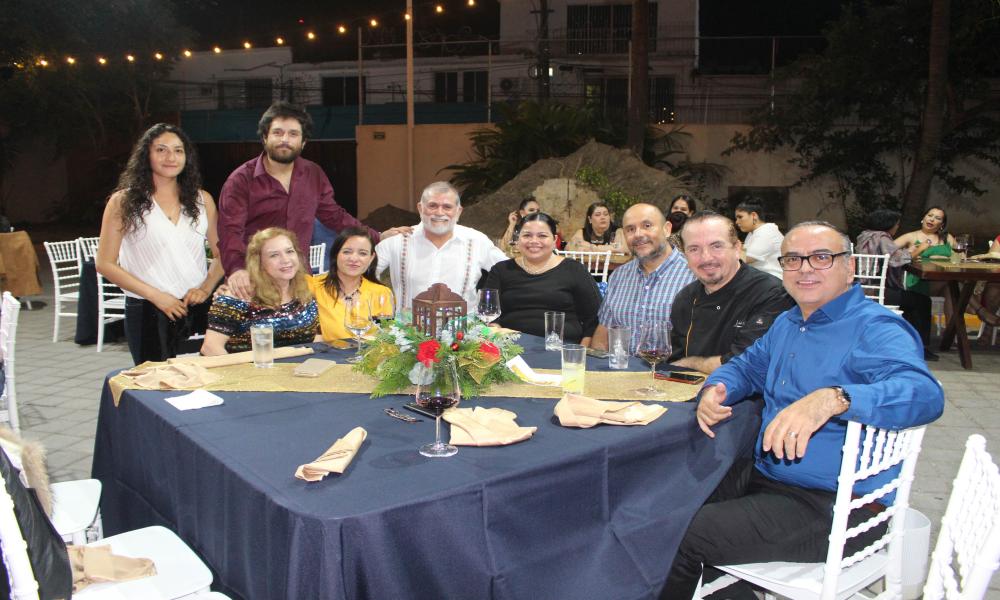 Ofrece Dr. Jorge Téllez López cena de agradecimiento a directivos universitarios