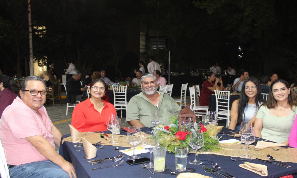 Ofrece Dr. Jorge Téllez López cena de agradecimiento a directivos universitarios