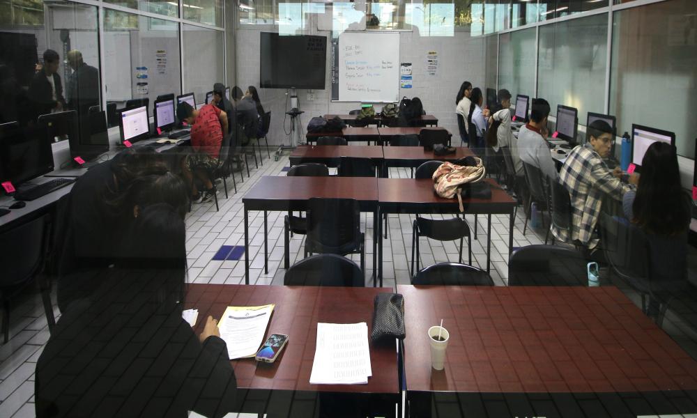 Presentaron 436 estudiantes el examen EGEL de CENEVAL en CUCosta