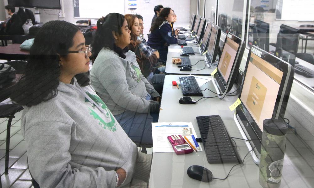 Presentaron 436 estudiantes el examen EGEL de CENEVAL en CUCosta